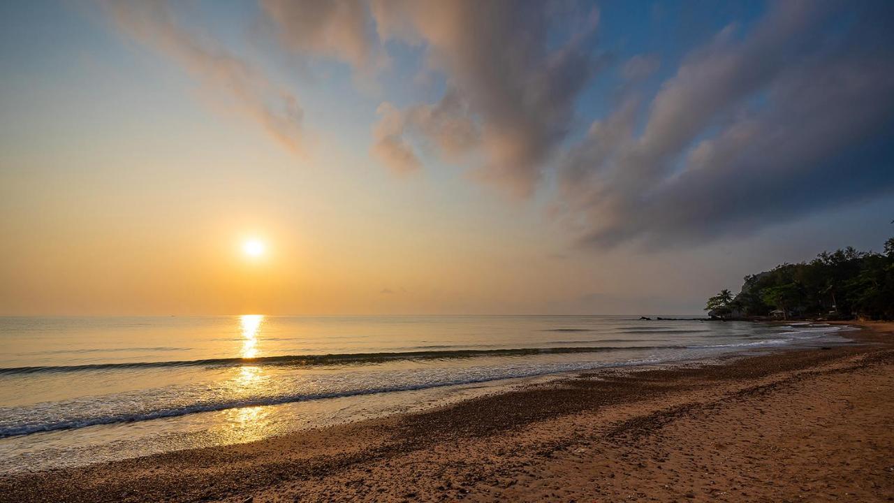 Ban Saithong Beach Resort Bang Saphan Noi Ngoại thất bức ảnh